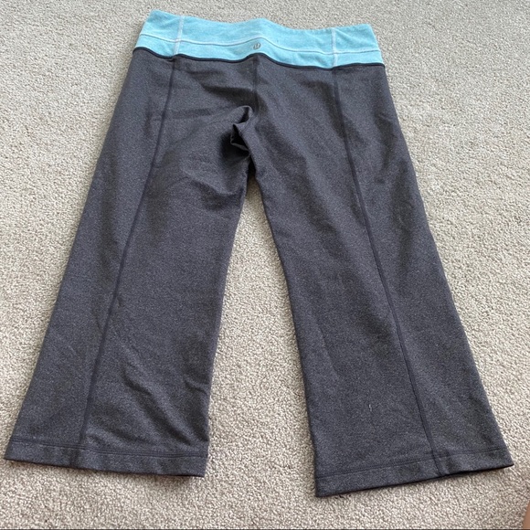 Lululemon crop pants in grey - Picture 2 of 3